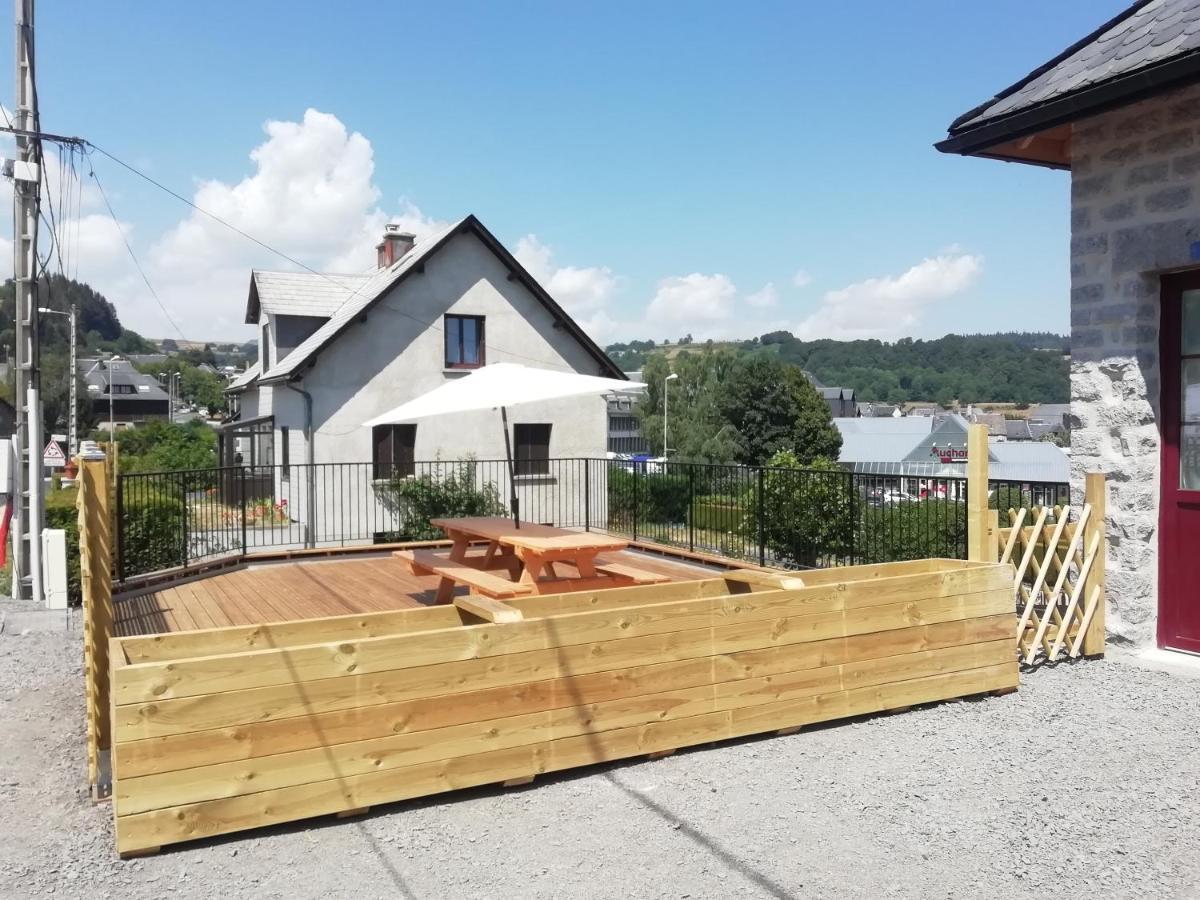Gite De Granit Noir Besse-et-Saint-Anastaise Exterior photo